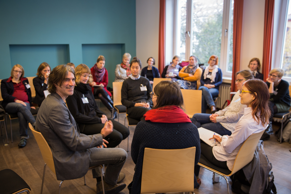 Gesprächsrunde, ein so genanntes "Spiralgespräch", während des Workshops von Wolfgang Zimmermann